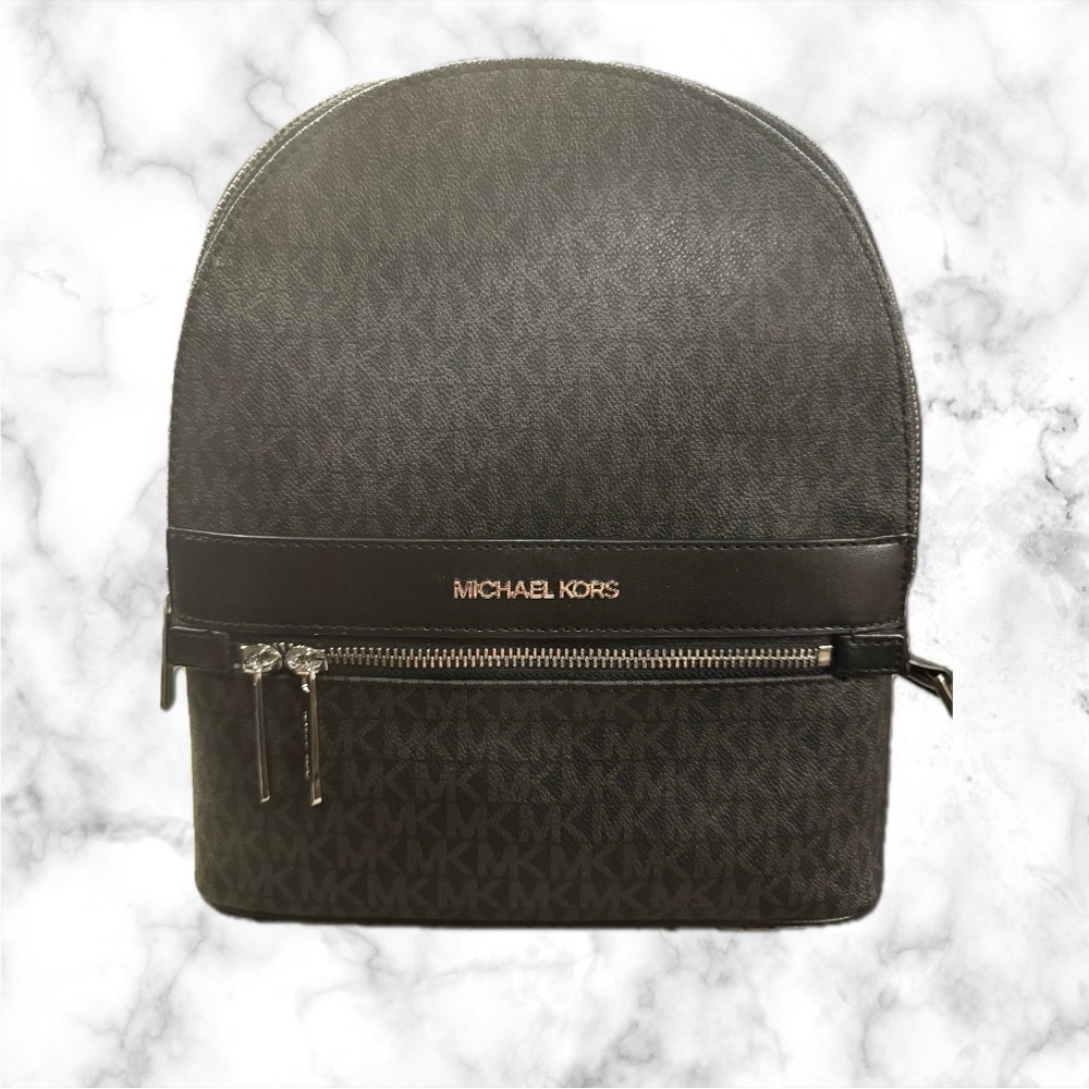 • MICHAEL KORS KENLY MEDIUM BACKPACK.